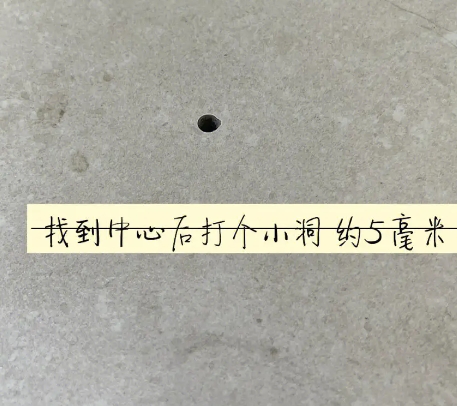 七台河瓷砖空鼓维修公司专业解答在瓷砖铺贴过程中，如果砂料搅拌不均匀，将会带来以下问题