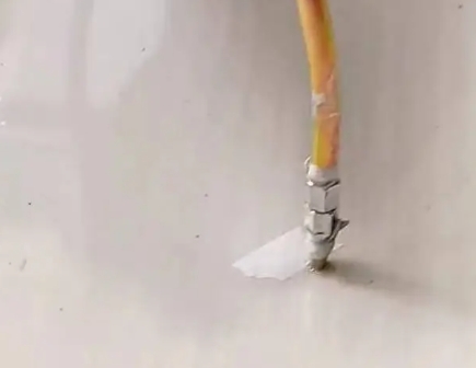七台河瓷砖空鼓维修公司专业解答在瓷砖铺贴过程中，如果使用的砂料过粗（如全部使用了粗砂），可能会导致以下问题